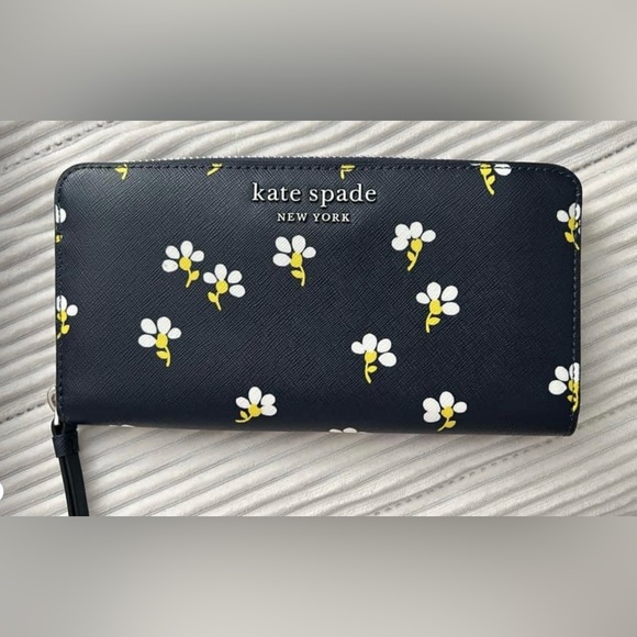 kate spade Handbags - Kate Spade CAMERON Daisy Toss Large Continental Zip Wallet FLORAL
